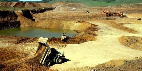 Уурхайд осолдсон ажилтны цогцсыг хайж байна